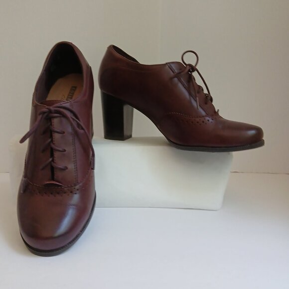 Clarks Brown 'Claeson Burgundy C'  Block Heel Lace Up Leather Shoes NWOB Sz 7.5 - Picture 1 of 10